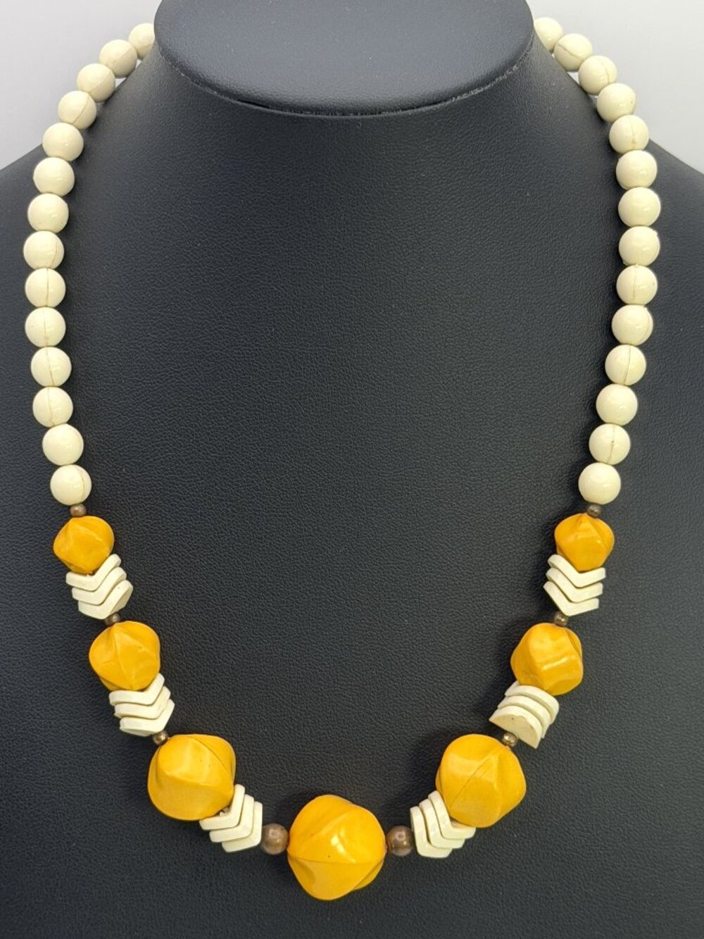 Vintage MCM Yellow Cream Atomic Chevron Geometric Bead Necklace 18”
